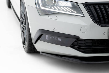 Airintakes Leuchten Rahmen passend für Skoda Superb Liftback / Combi Mk3 schwarz Hochglanz