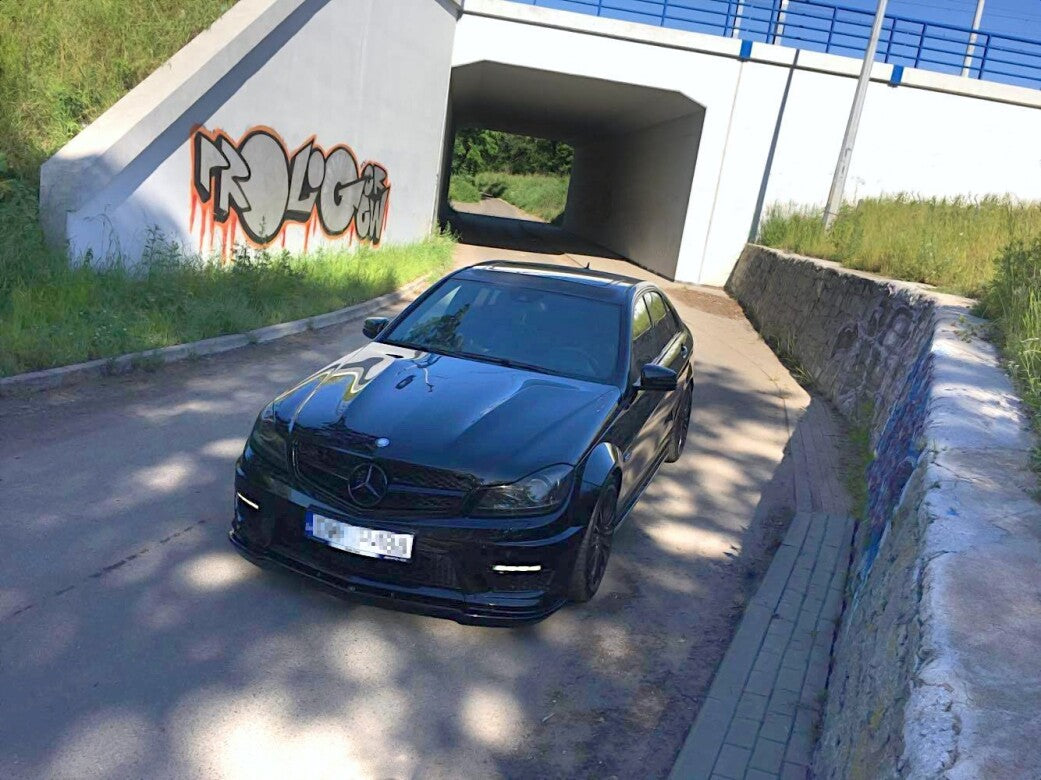 Frontlippe passend für Mercedes C63 AMG Limousine / Kombi W204 FL / S204 FL schwarz Hochglanz