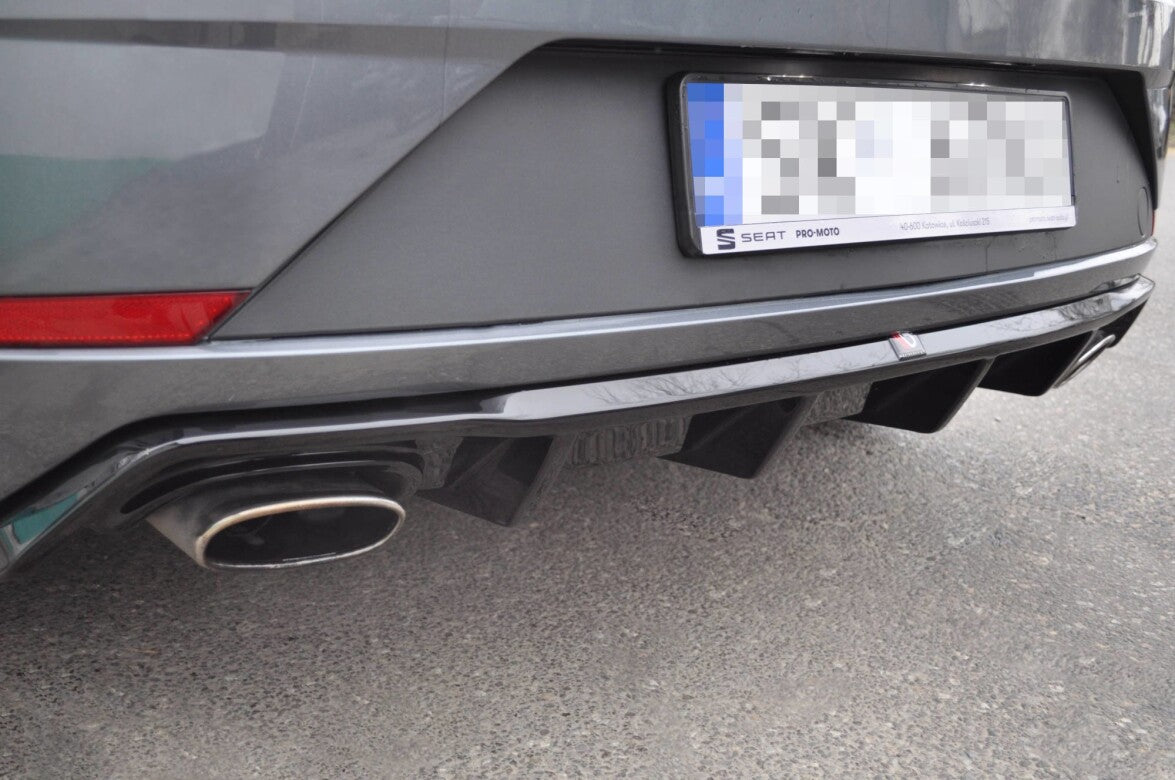 Heckansatz Diffusor V.1 passend für Seat Leon CUPRA Mk3 FL Hatchback schwarz Hochglanz