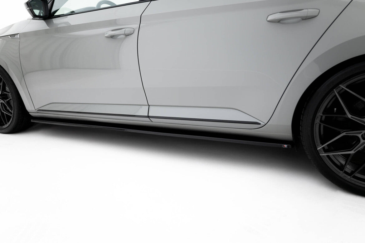 Seitenschweller Ansatz (Paar) passend für Skoda Superb Liftback / Combi Mk3 schwarz Hochglanz