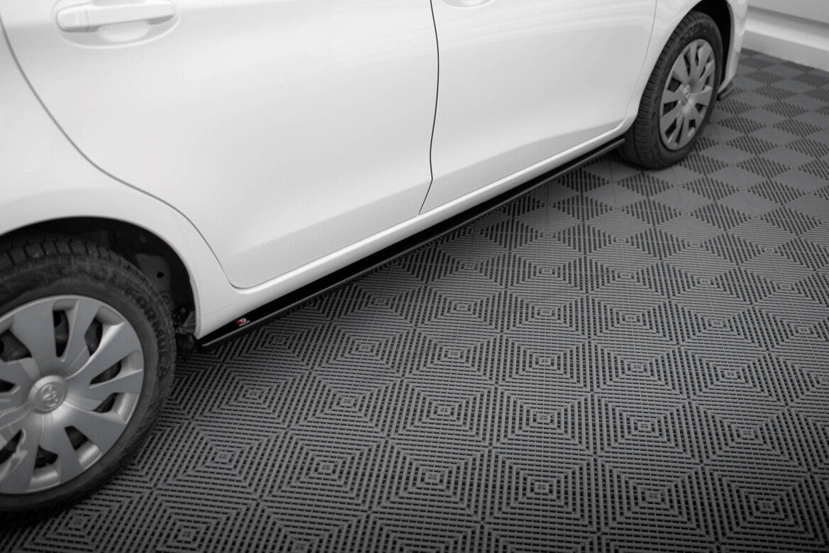 Seitenschweller Ansatz (Paar) passend für Toyota Yaris Mk3 FL schwarz Hochglanz