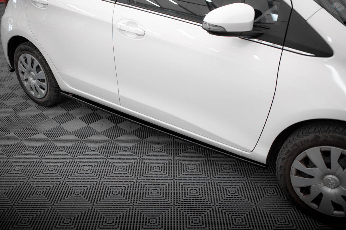 Seitenschweller Ansatz (Paar) passend für Toyota Yaris Mk3 FL schwarz Hochglanz