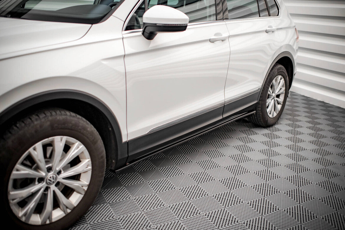Seitenschweller Ansatz (Paar) passend für VW Tiguan Mk2 schwarz Hochglanz