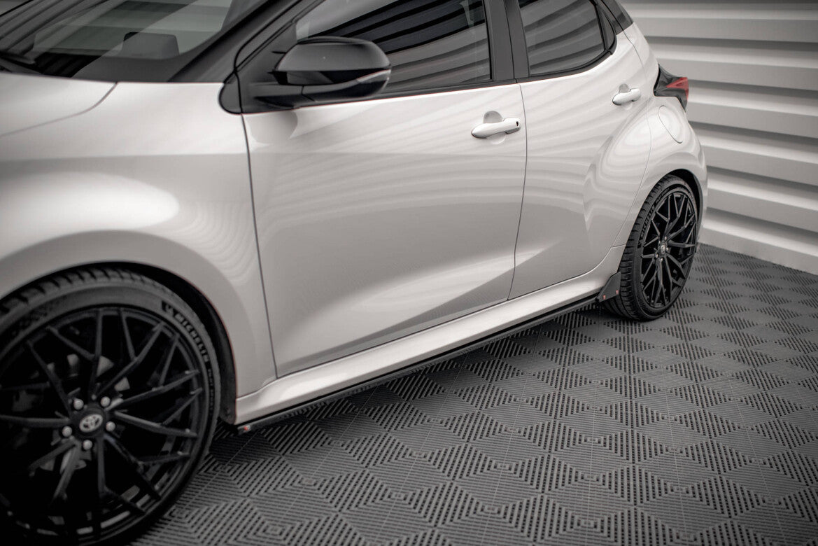 Seitenschweller Ansatz (Paar) V.1 + Flaps passend für Toyota Yaris Mk4