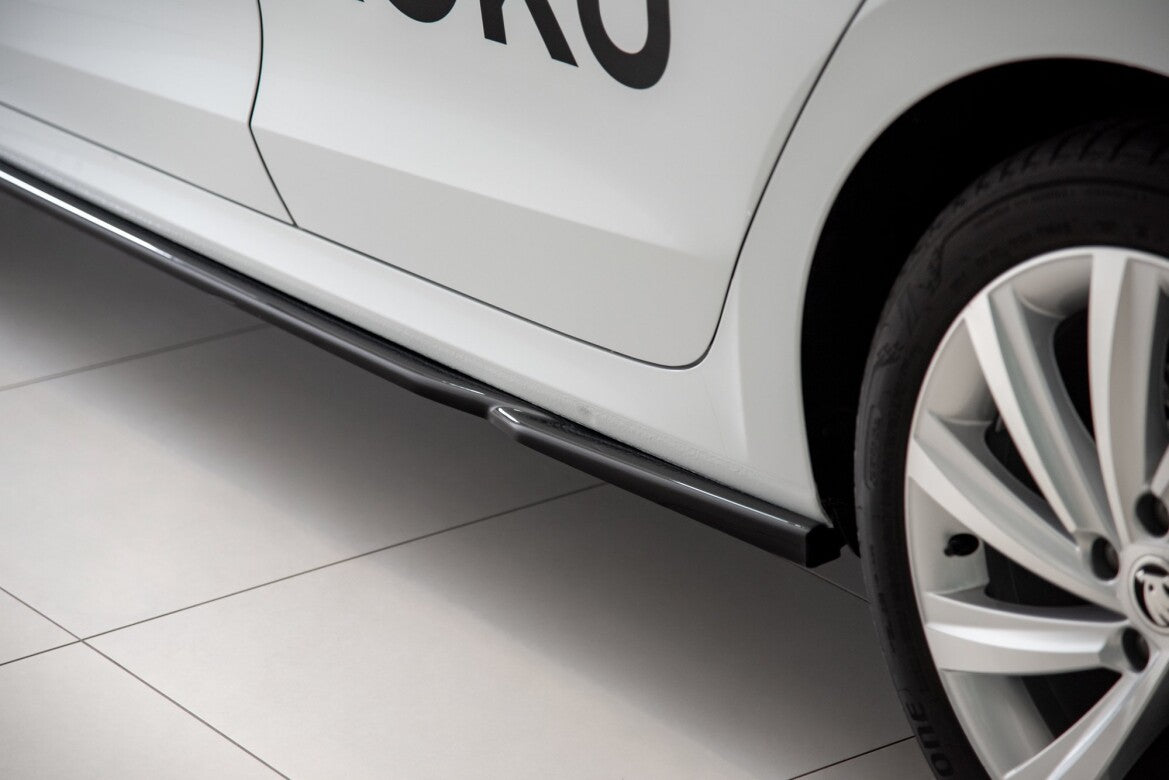 Seitenschweller Ansatz (Paar) V.2 passend für Skoda Octavia Mk4 schwarz Hochglanz