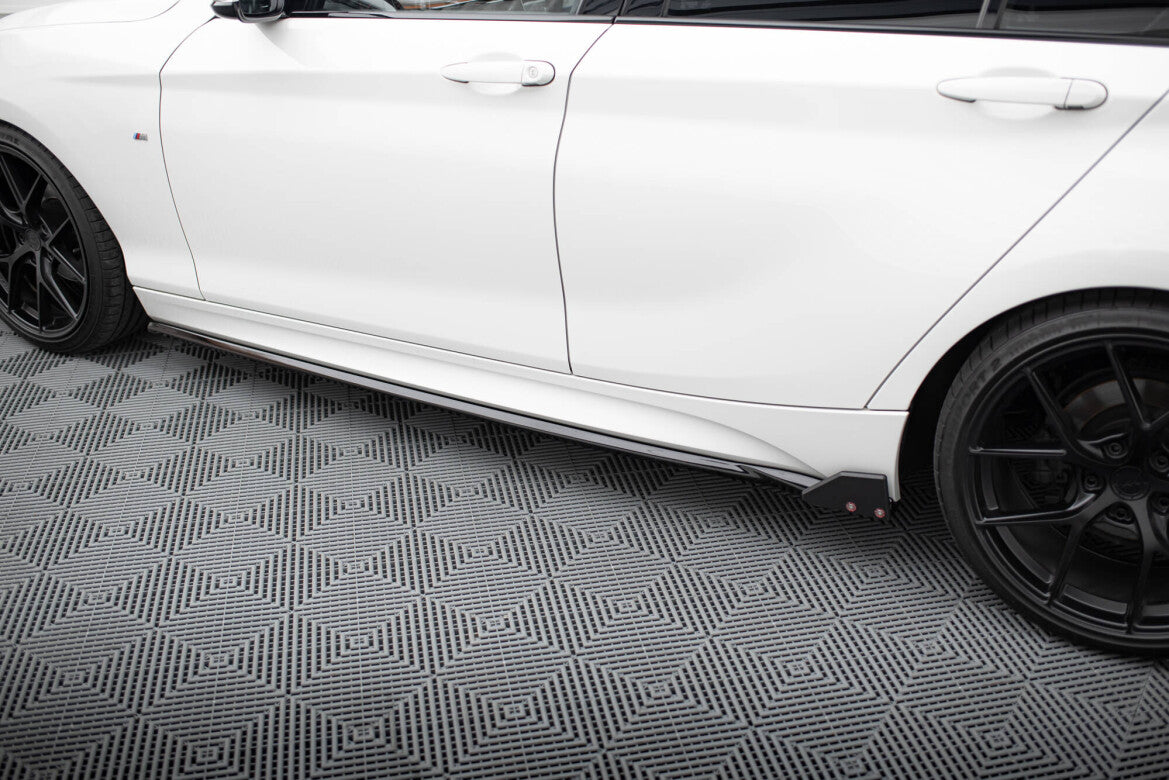 Seitenschweller Ansatz V.4 passend für BMW 1er M-Paket / M140i F20 FL schwarz Hochglanz + Flaps matt