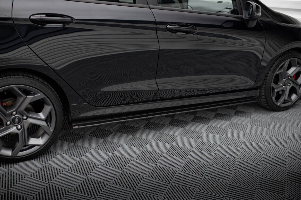 Street Pro Seitenschweller passend für Ford Fiesta Mk8 ST / ST-Line roter Kern