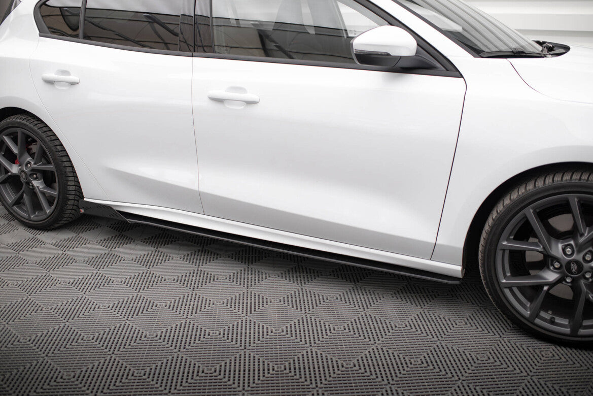 Street Pro Seitenschweller passend für Ford Focus ST / ST-Line Mk4 schwarz matt Hochglanz + Flaps