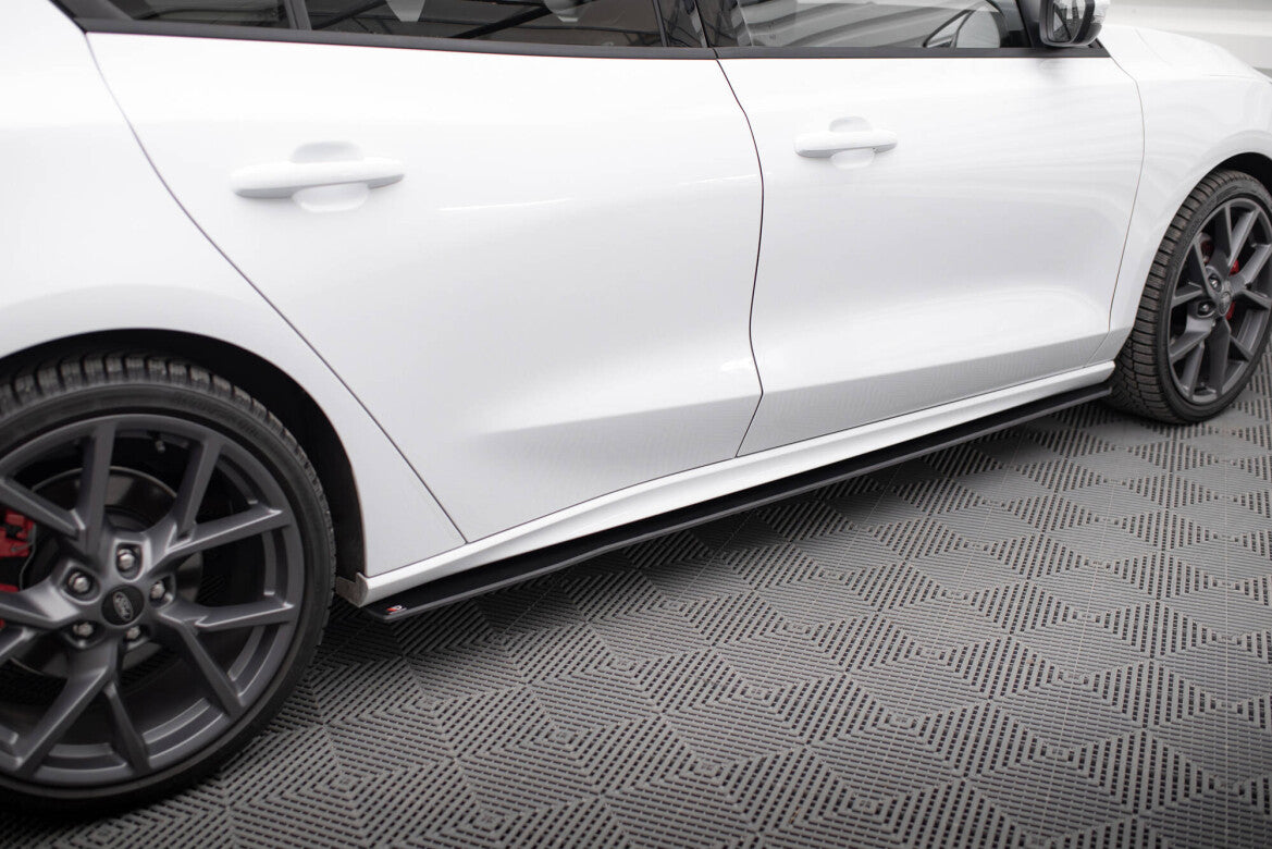 Street Pro Seitenschweller passend für Ford Focus ST / ST-Line Mk4 schwarz matt