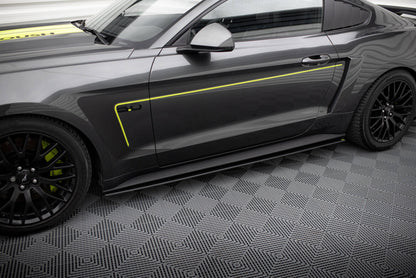 Street Pro Seitenschweller passend für Ford Mustang GT Mk6 roter Kern