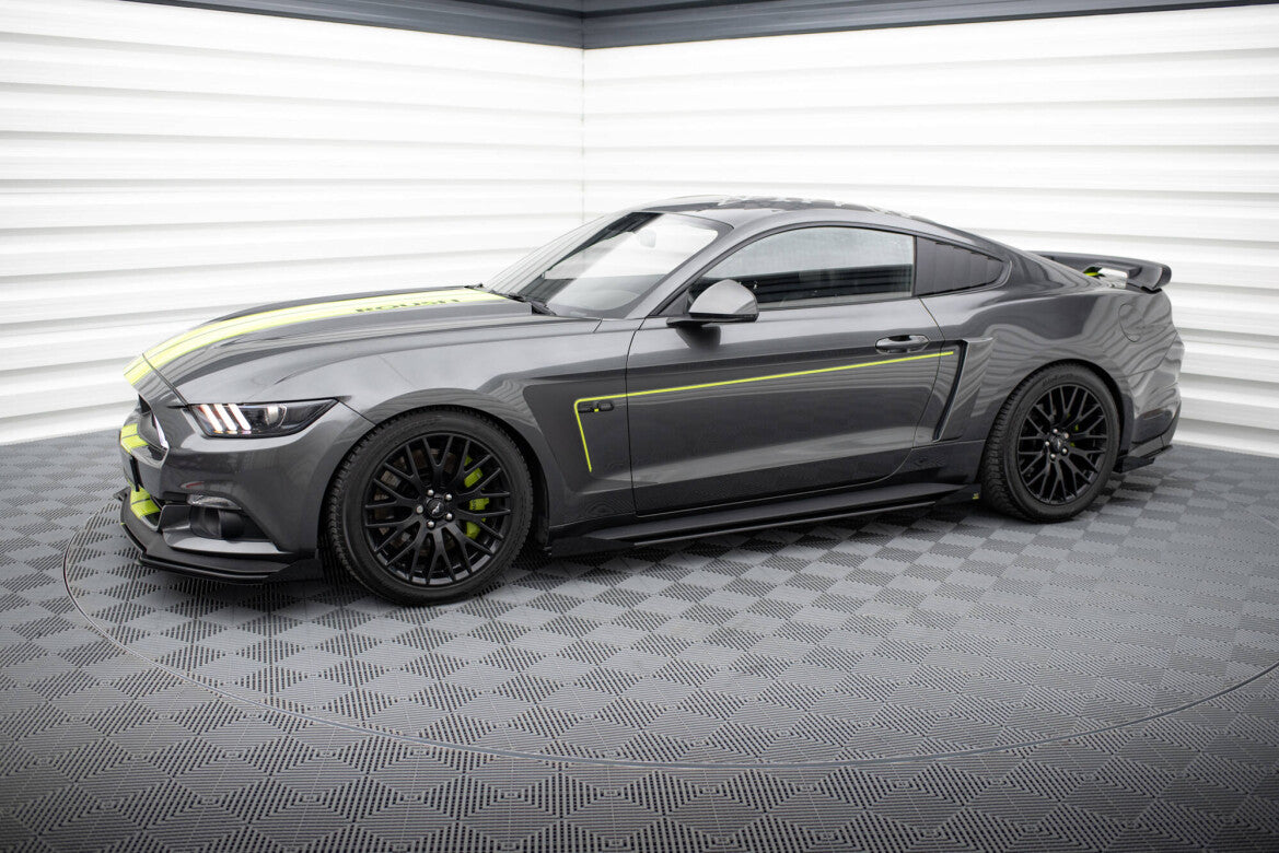 Street Pro Seitenschweller passend für Ford Mustang GT Mk6 schwarz matt + Hochglanz Flaps