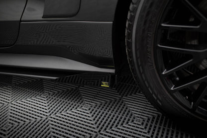 Street Pro Seitenschweller passend für Ford Mustang GT Mk6 schwarz matt + Hochglanz Flaps