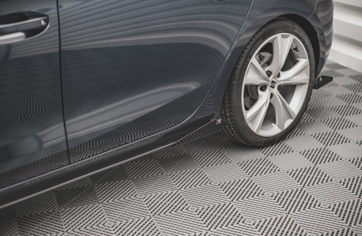 Street Pro Seitenschweller passend für Seat Leon FR Mk4 schwarz matt Hochglanz + Flaps