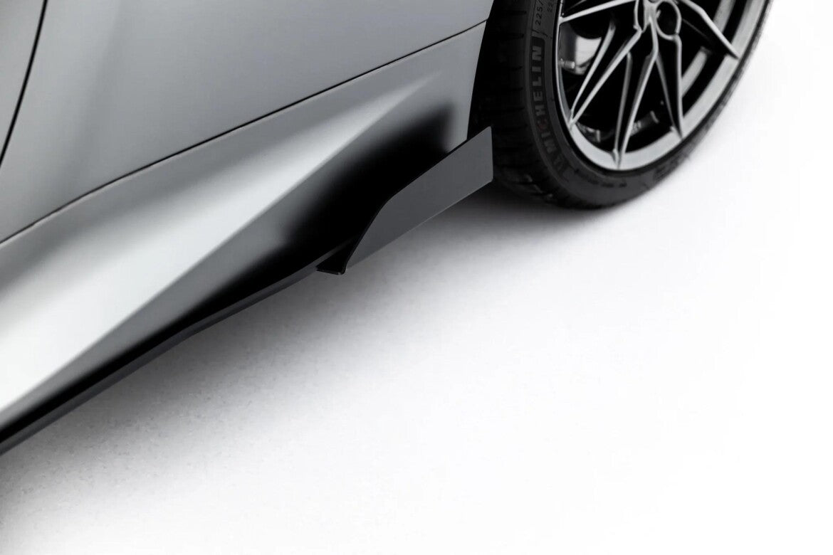 Street Pro Seitenschweller passend für Toyota GR Yaris Mk4 Facelift schwarz matt + Hochglanz Flaps