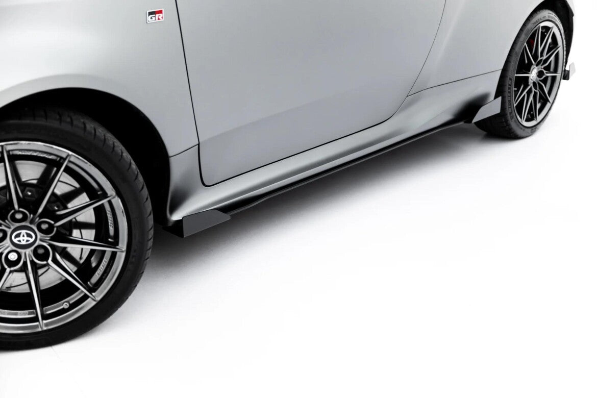 Street Pro Seitenschweller passend für Toyota GR Yaris Mk4 Facelift schwarz matt + Hochglanz Flaps