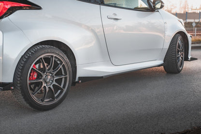 Street Pro Seitenschweller passend für Toyota GR Yaris Mk4 schwarz matt Hochglanz + Flaps