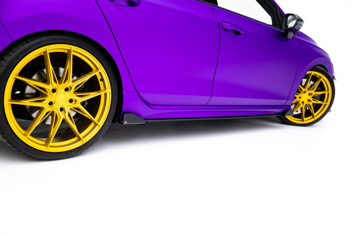 Street Pro Seitenschweller passend für VW Golf R Hatchback Mk8 / Mk8 FL schwarz matt + Hochglanz Flaps