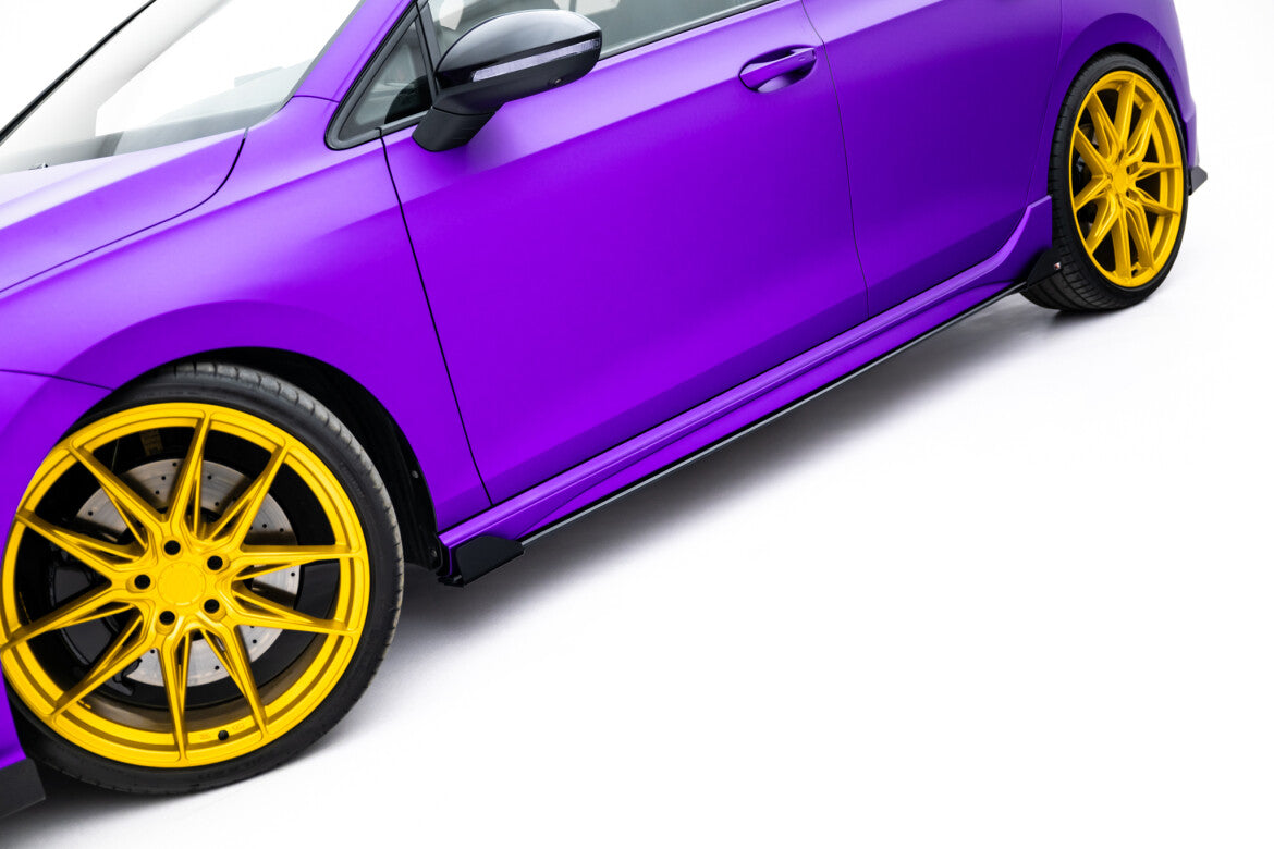 Street Pro Seitenschweller passend für VW Golf R Hatchback Mk8 / Mk8 FL schwarz matt + Hochglanz Flaps