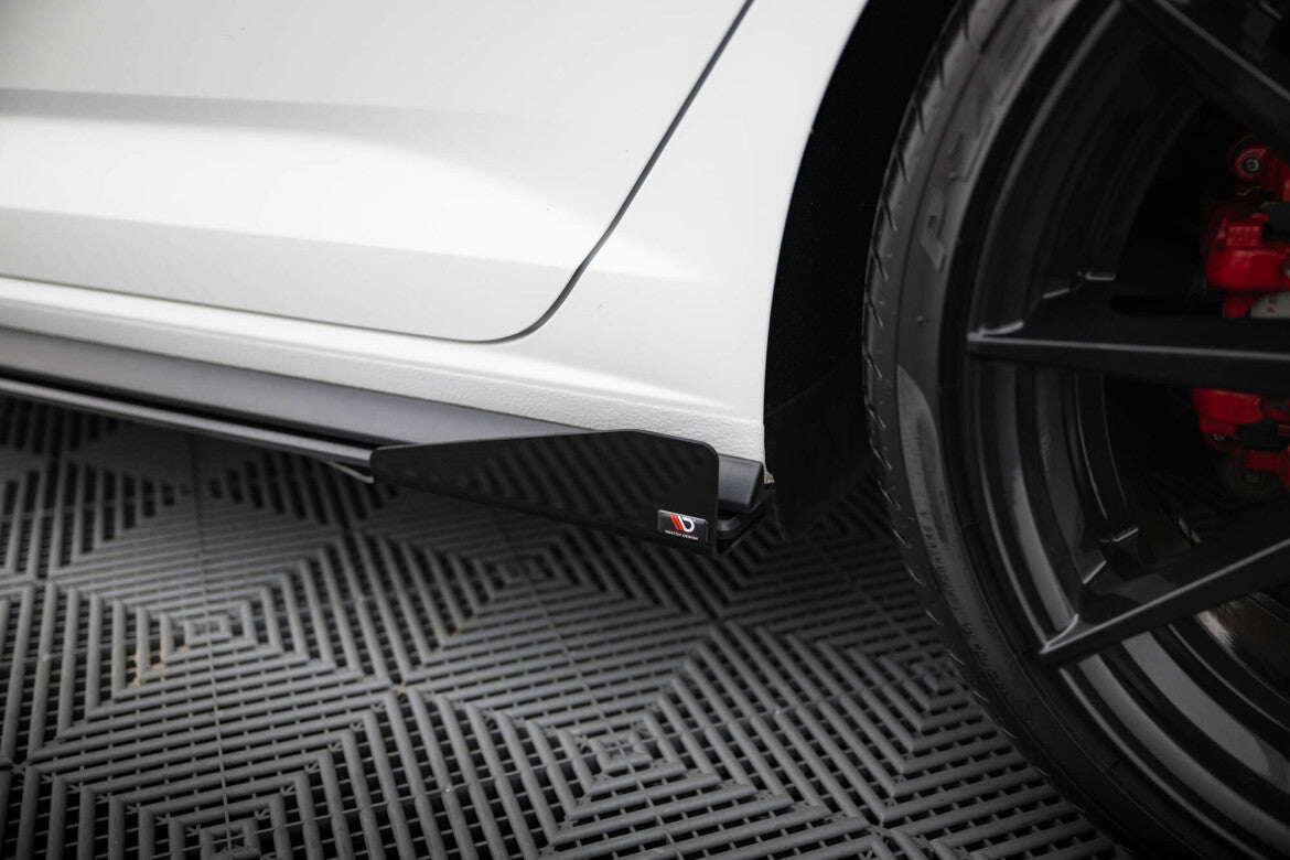 Street Pro Seitenschweller passend für VW Jetta GLI Mk7 schwarz matt + Hochglanz Flaps