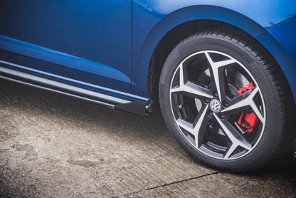 Street Pro Seitenschweller passend für VW Polo GTI Mk6 schwarz matt + Hochglanz Flaps