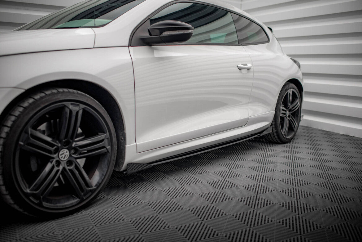 Street Pro Seitenschweller passend für VW Scirocco R Mk3 schwarz matt + Hochglanz Flaps