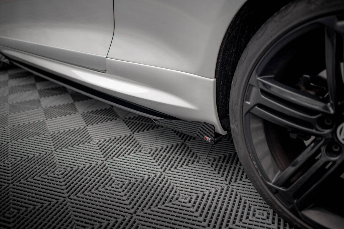 Street Pro Seitenschweller passend für VW Scirocco R Mk3 schwarz matt + Hochglanz Flaps