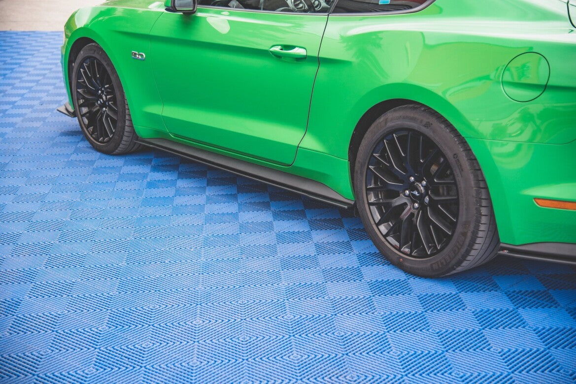 Street Pro Seitenschweller V.1 passend für Ford Mustang GT Mk6 FL roter Kern