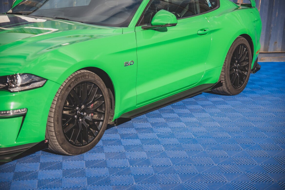 Street Pro Seitenschweller V.1 passend für Ford Mustang GT Mk6 FL schwarz matt + Hochglanz Flaps