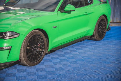Street Pro Seitenschweller V.1 passend für Ford Mustang GT Mk6 FL schwarz matt + Hochglanz Flaps
